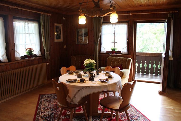 A dining corner planned for everyday use